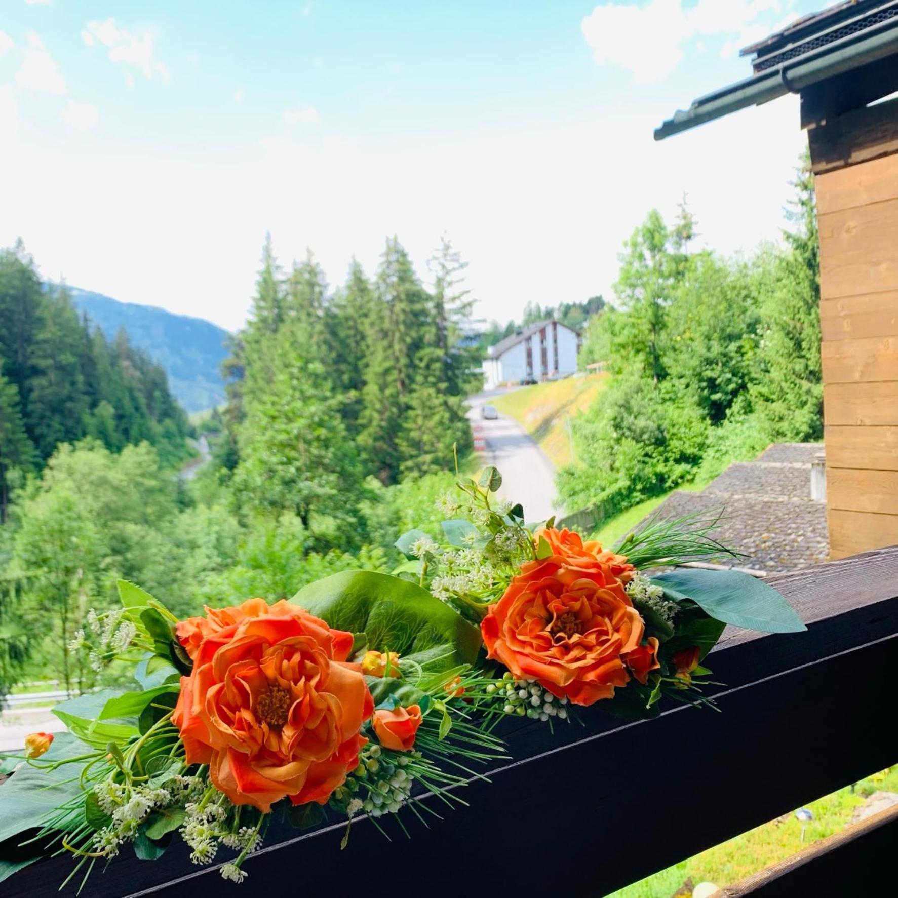 Ferienwohnung Laax mit Traumblick, großem Balkon und Terrasse Exterior foto