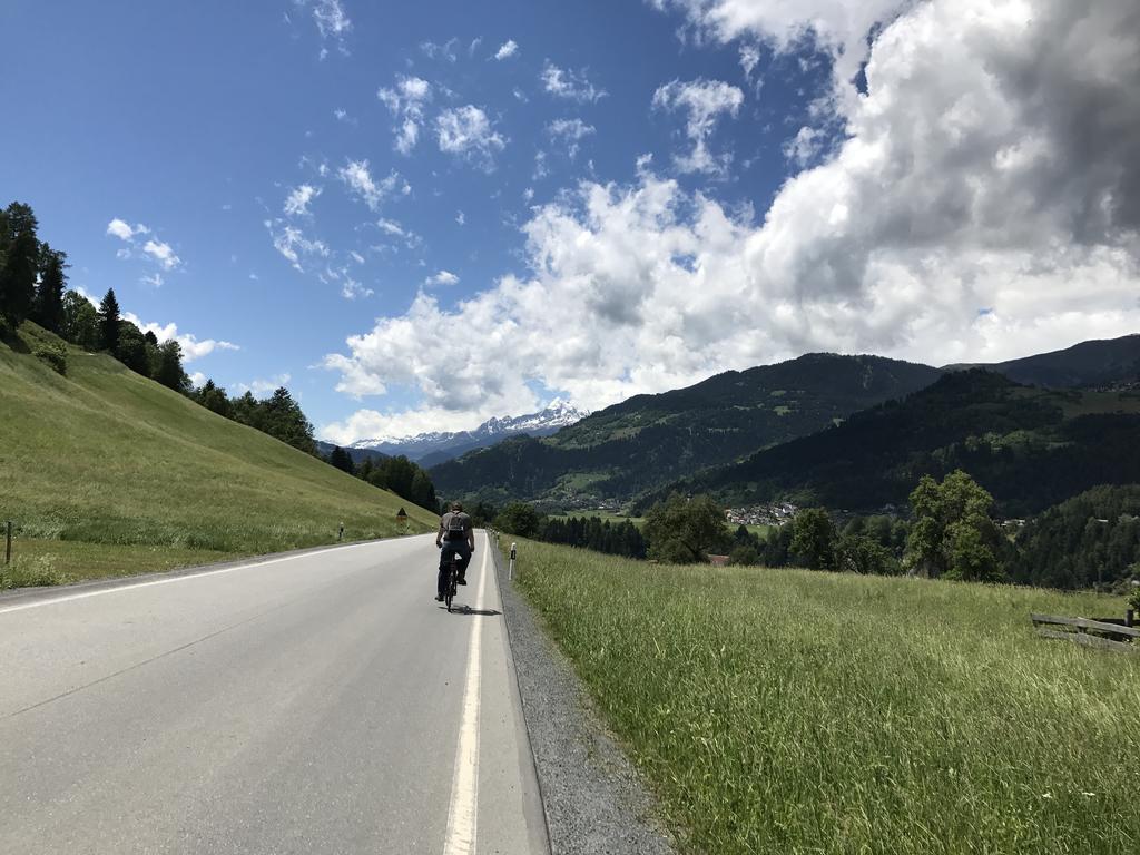 Ferienwohnung Laax mit Traumblick, großem Balkon und Terrasse Exterior foto
