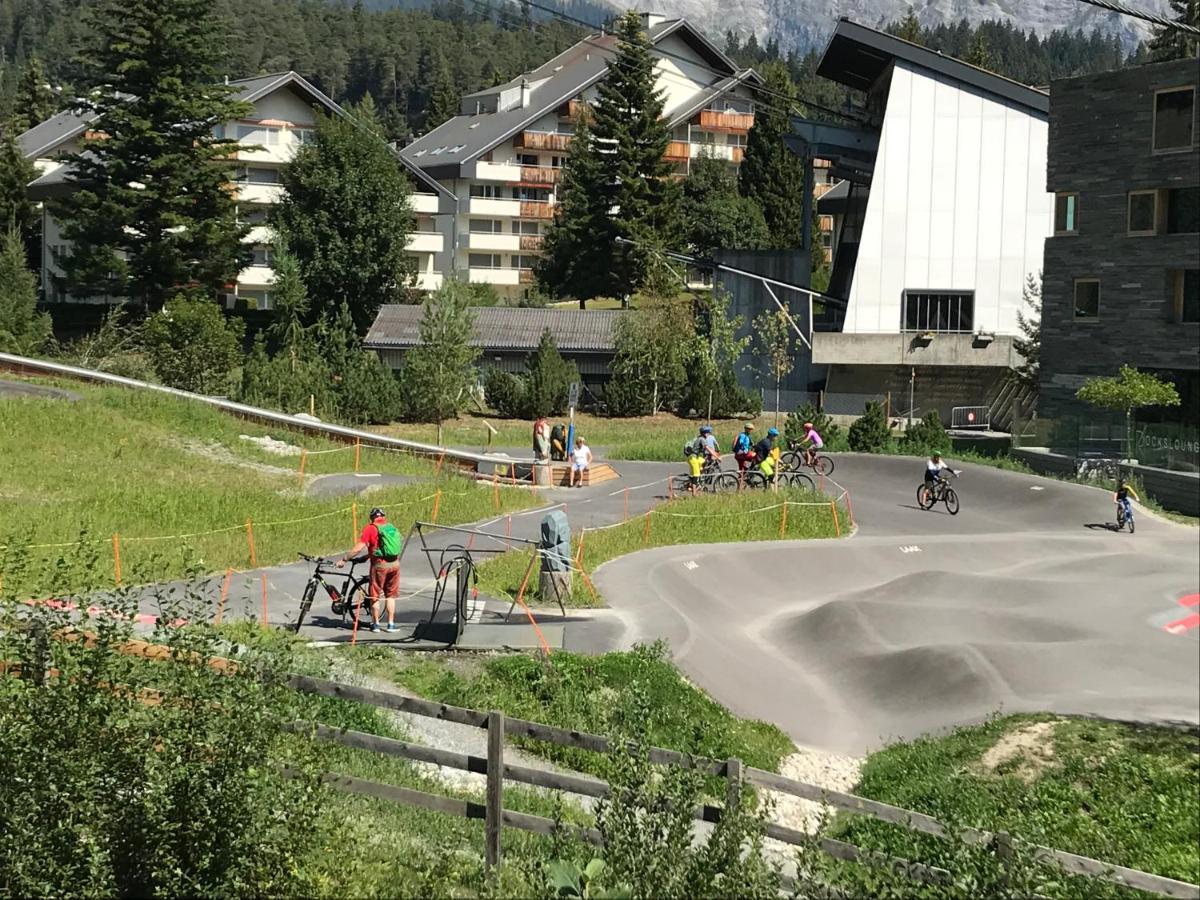 Ferienwohnung Laax mit Traumblick, großem Balkon und Terrasse Exterior foto